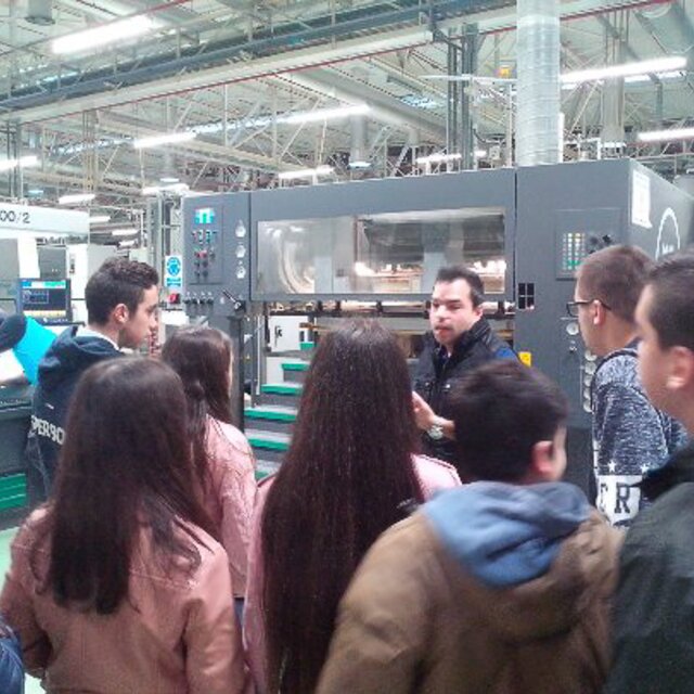 26177185_1691875337543651_624375551_n