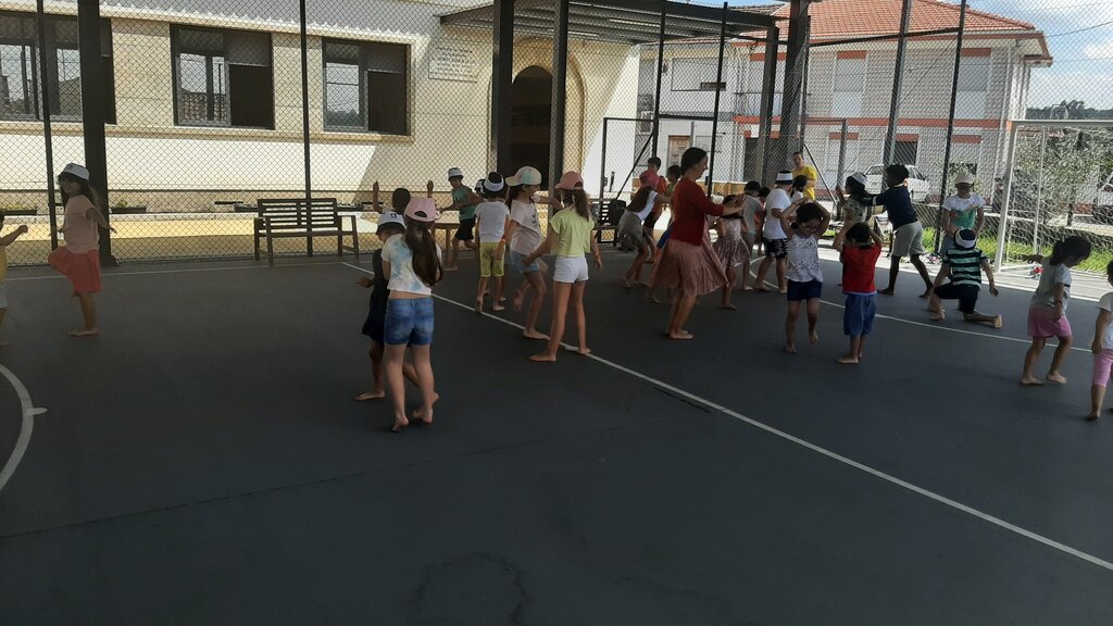 danças popolomondo_ EB Ferreiró
