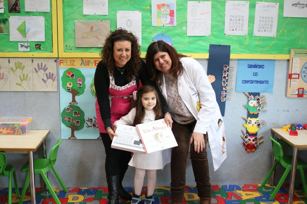 eduarda_figueiredo__1o_classificada_por_votacao___da_escola_basica_de_moutidos___premio_tablet___...