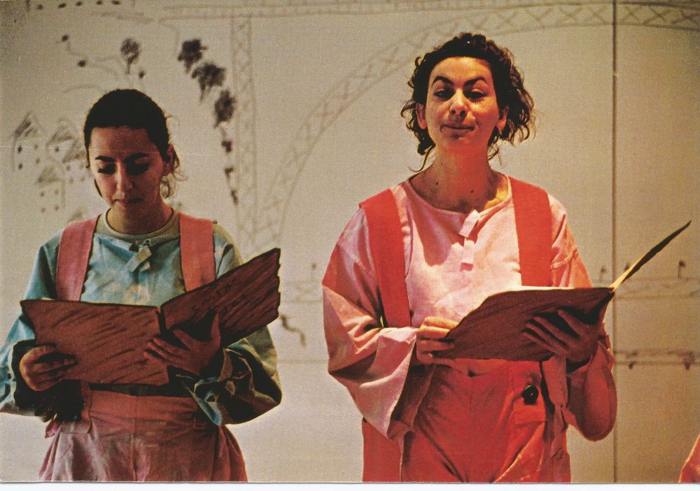 "Contos de Cristal: Pequeno Polegar e a Bela Vasilisa"