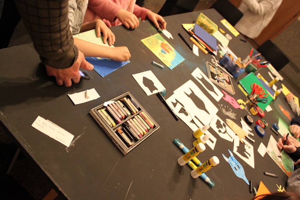 Oficinas  "No vasto universo das imagens”