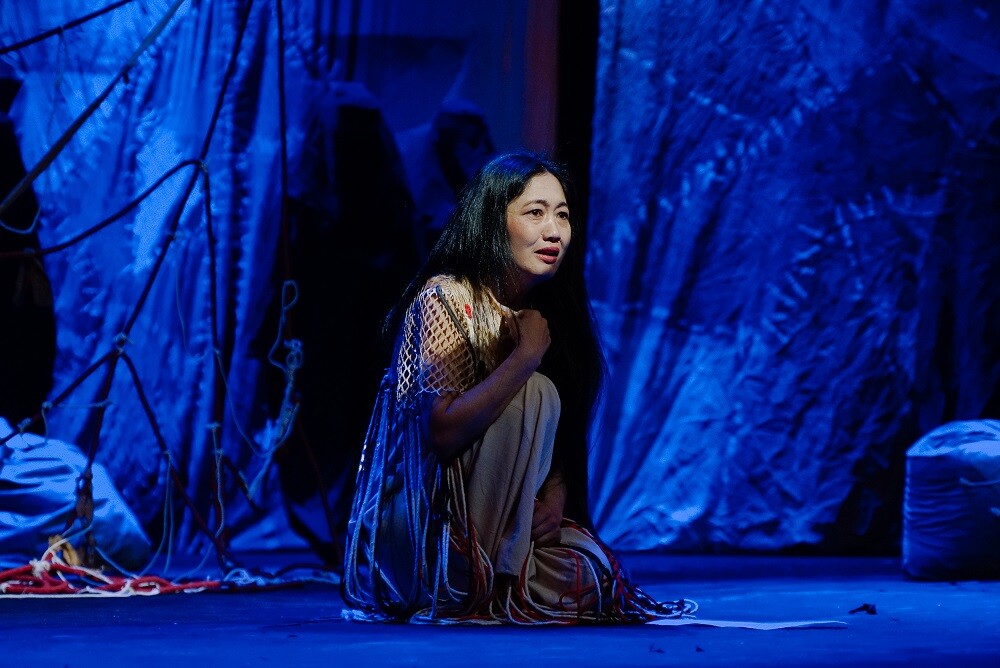 "Abrigo para Mulheres" - The Baken Kydykeeva Theatre of Young Spectators (Quirguistão)