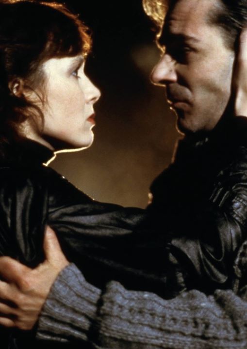 É sempre a mesma cantiga