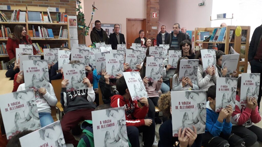 Pelos alunos das escolas da Maia..., Municipio da Maia distribui 5.000 exemplares da reedição de ...