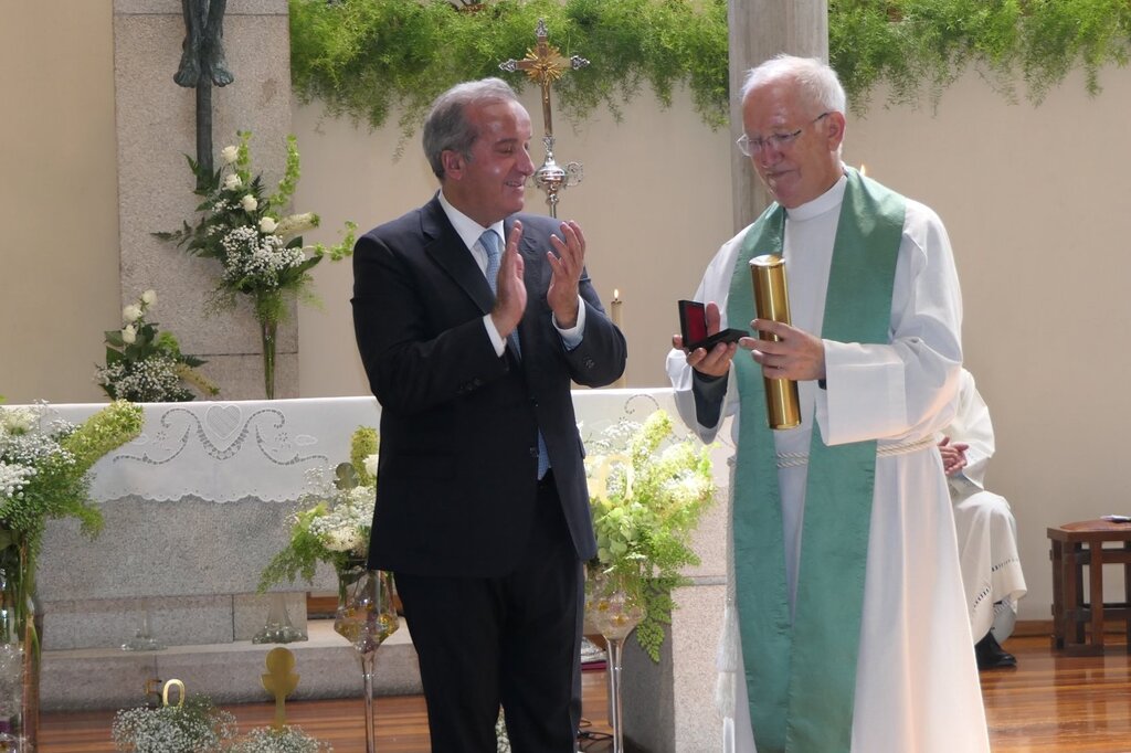 Medalha de Mérito Municipal atribuída ao Padre Domingos Jorge