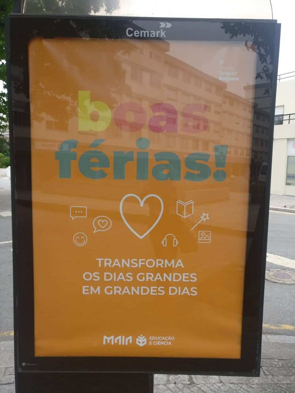 A Divisão de Educação e Ciência deseja boas férias a todas as crianças!