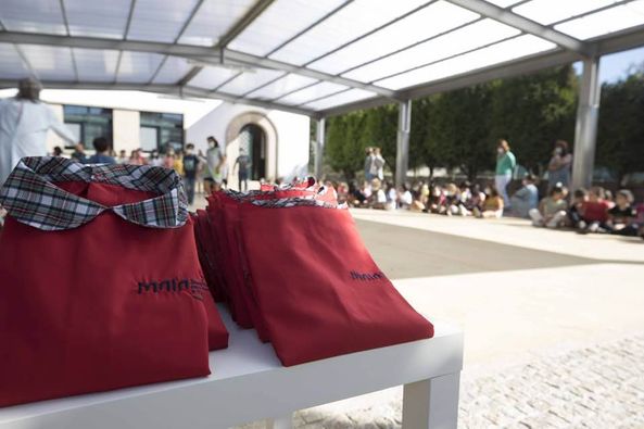 Disponibilização de batas às crianças que frequentam a educação pré-escolar da rede pública no an...