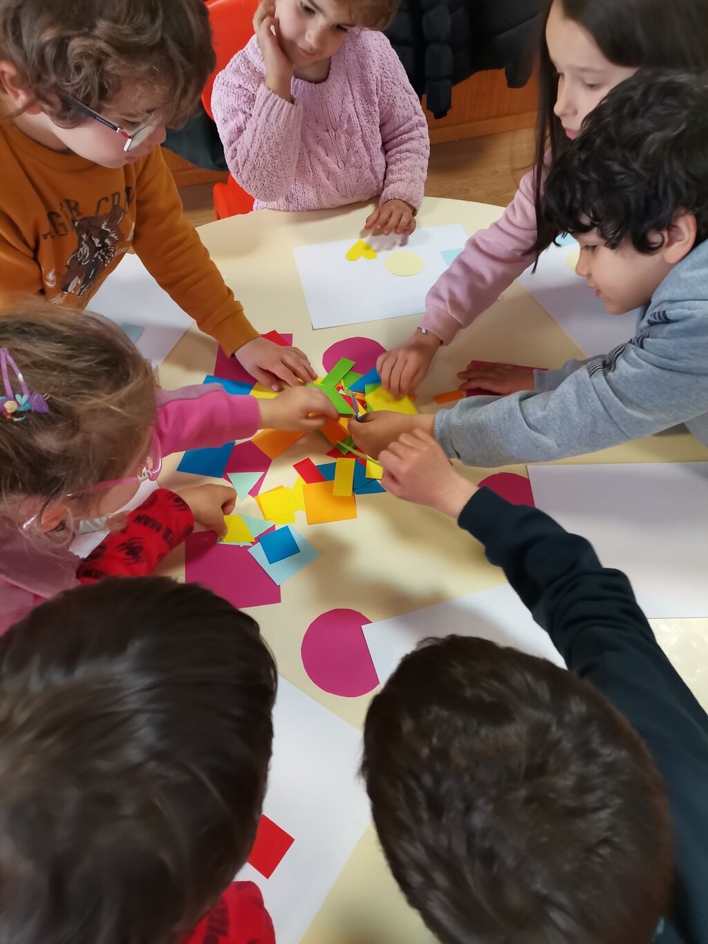 Cores, formas e criatividade | playEnglish