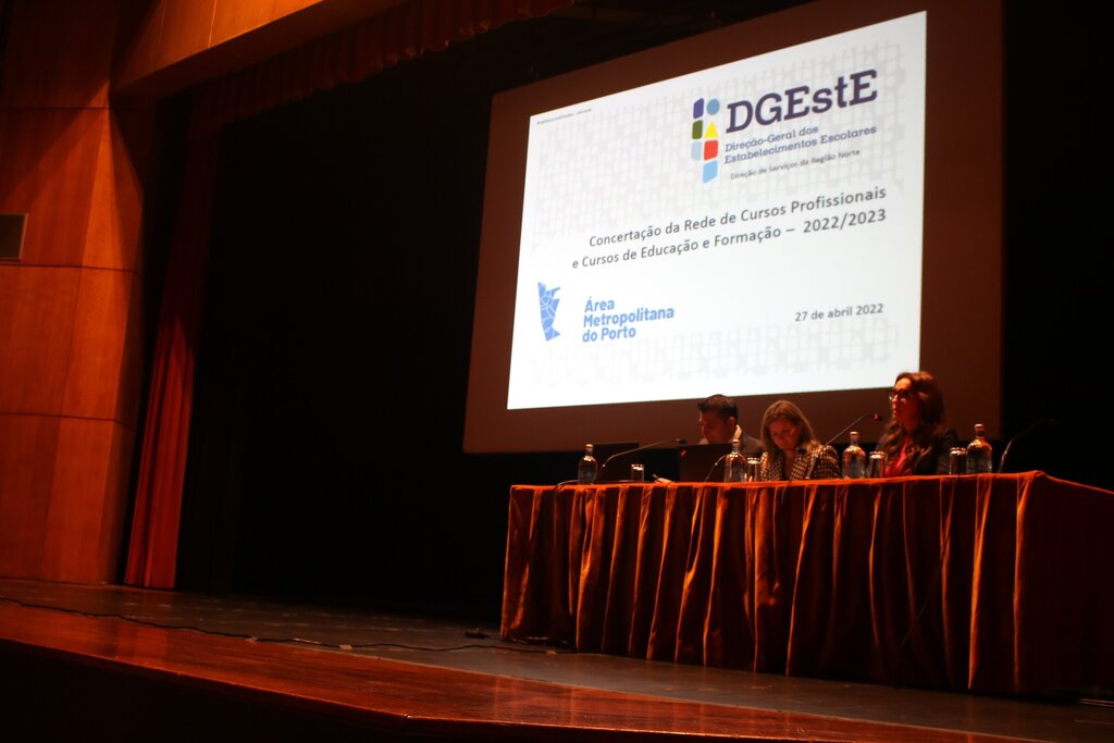 Concertação da rede de cursos profissionais e cursos de educação e formação