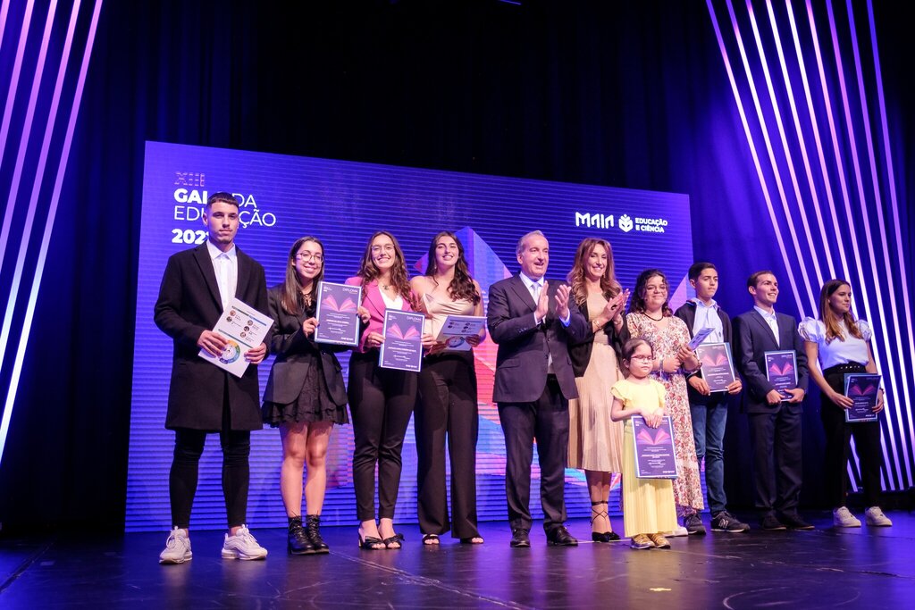 Município da Maia reconheceu mérito e excelência escolar de 48 alunos dos estabelecimentos de ens...