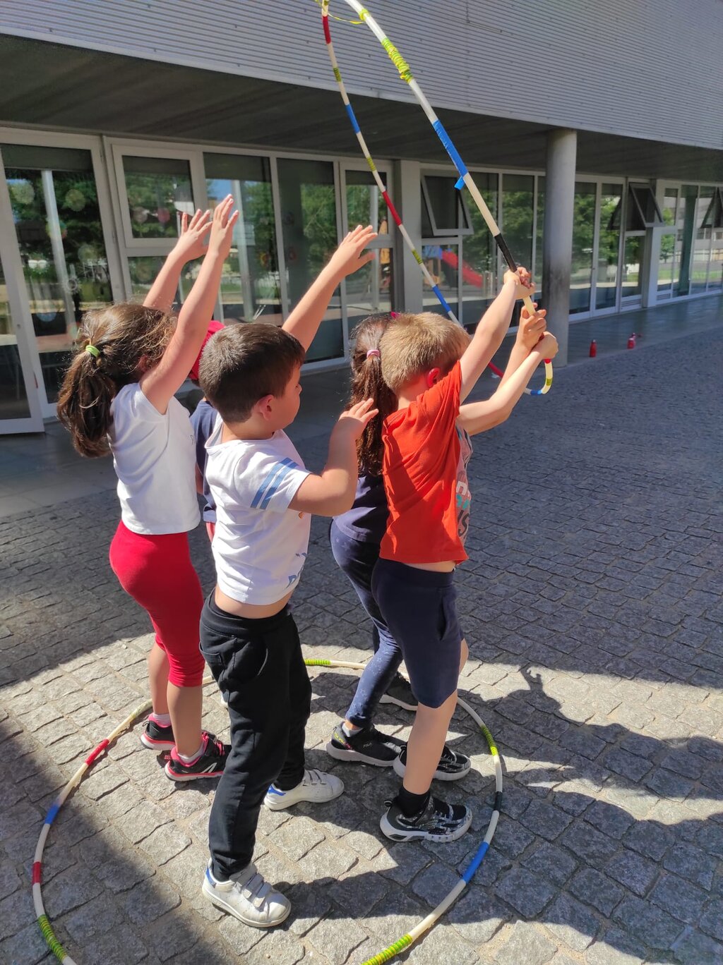 Gandra a brincar com o tradicional