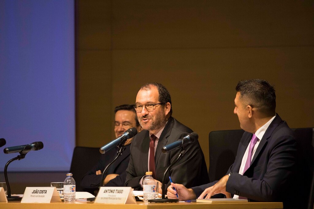 Ministro da Educação reúne com dirigentes escolares, na Maia, para preparar o próximo ano letivo