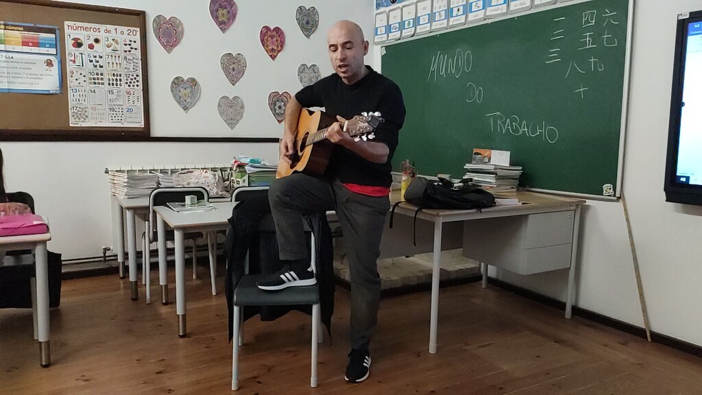 Escola Básica de Ferronho recebe Lio Monk