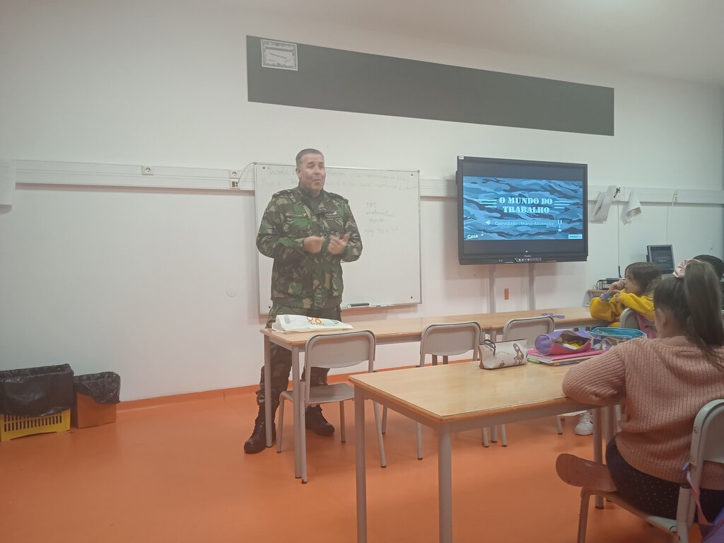 Força Aérea na Escola Básica dos Arcos