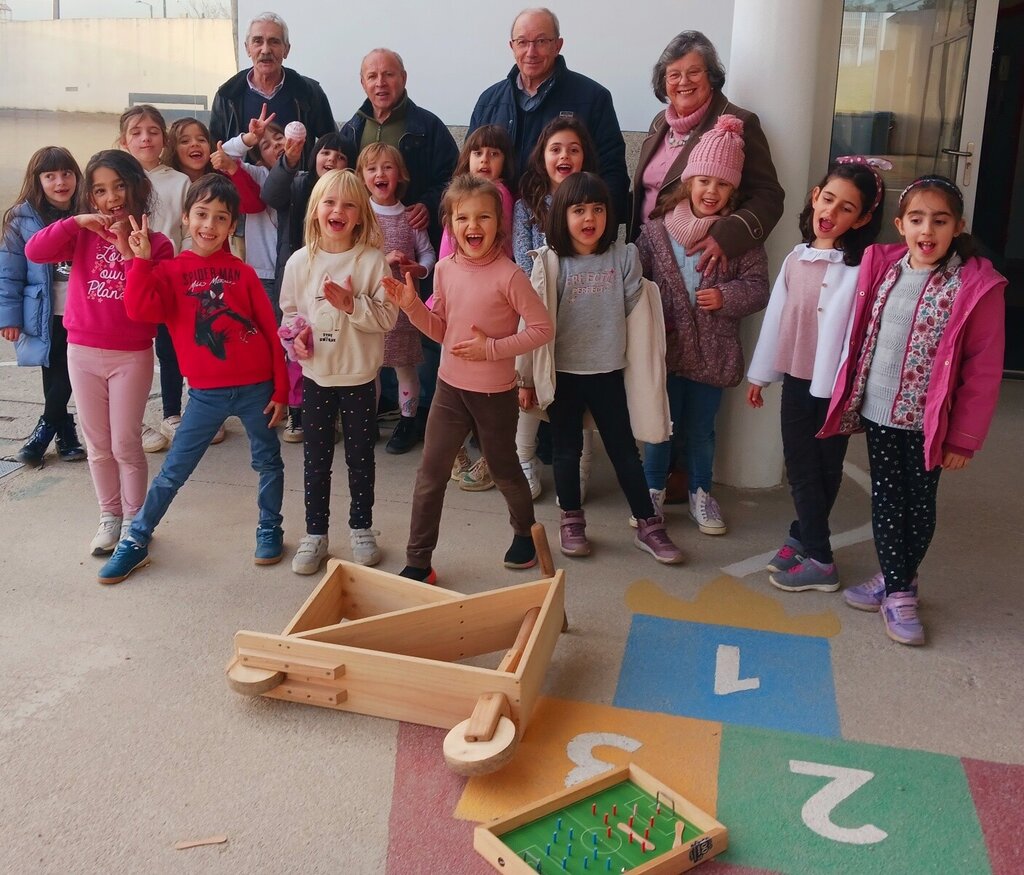 Avós e netos enchem a EB da Guarda