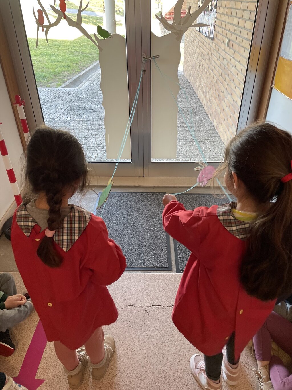 O conto “ A Lebre e a Tartaruga” e a arte de Miró em Faz&Conta