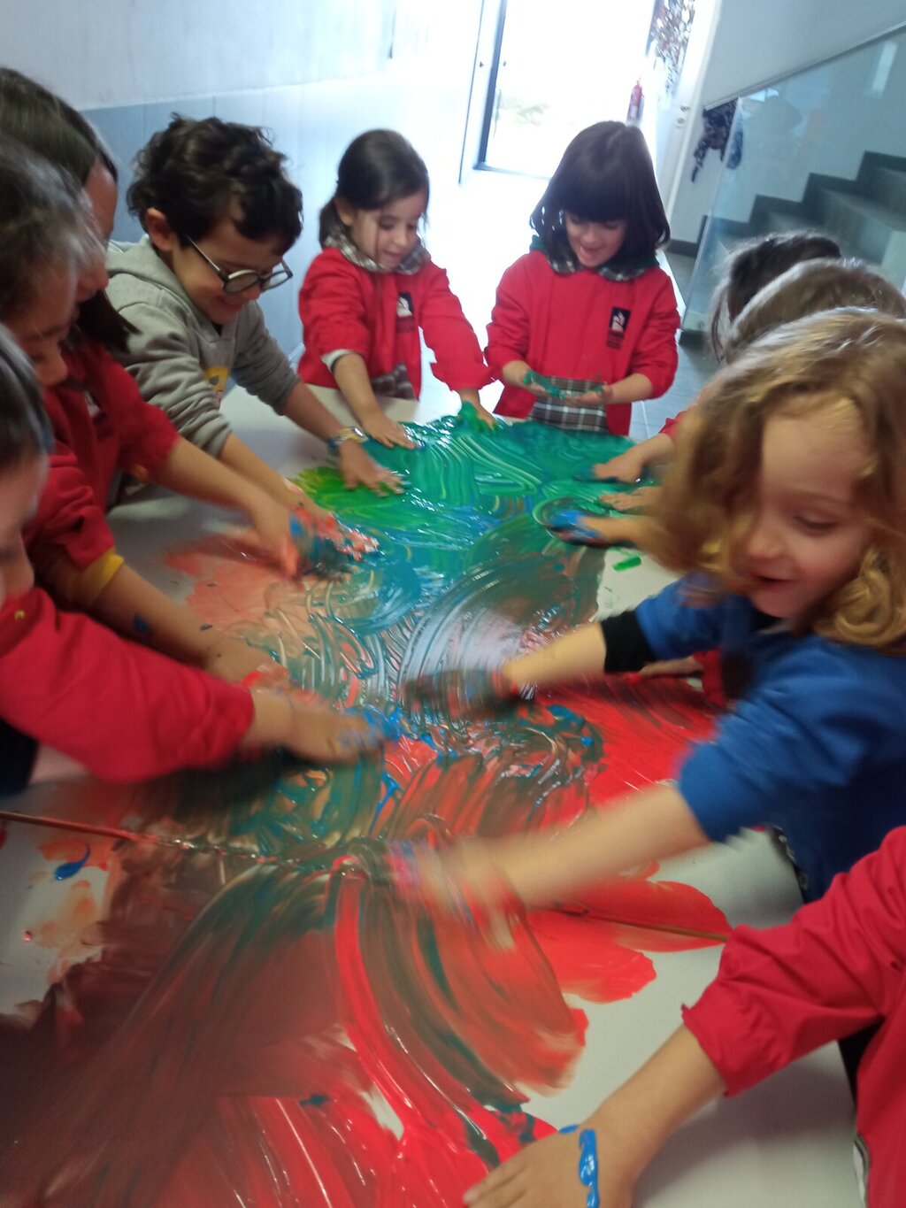 Descobrir as cores em playEnglish e Cria&Explora