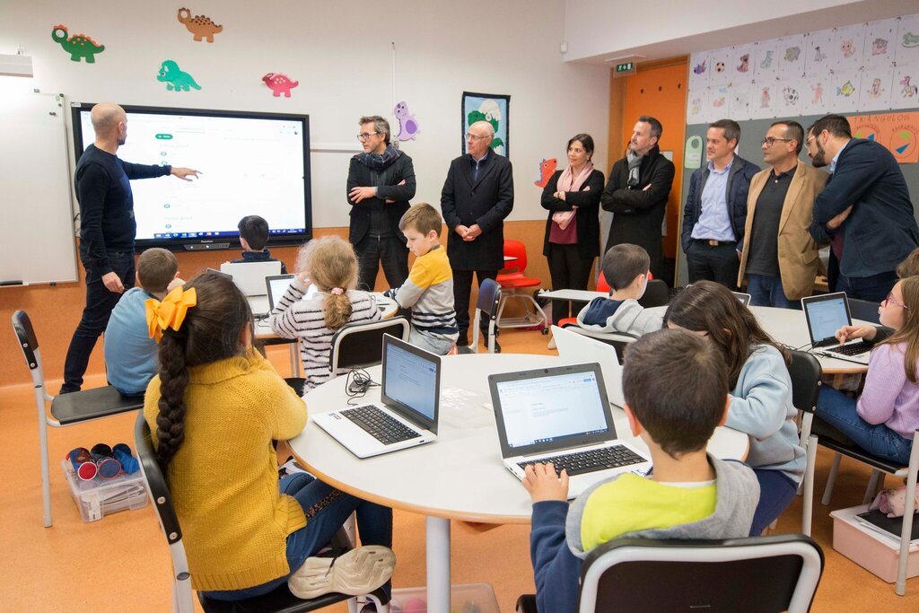 Delegação da Direção Regional de Educação da Madeira veio conhecer projetos da Maia