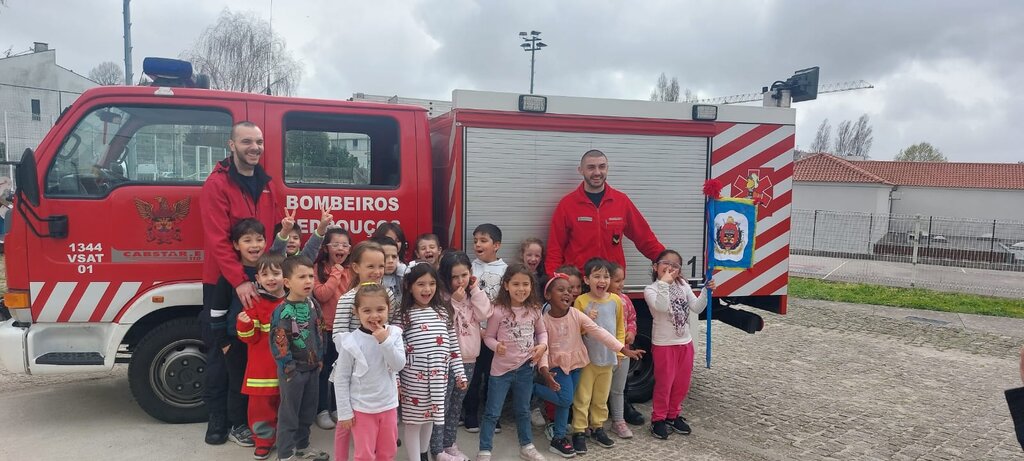 Bombeiros por um dia na Escola Básica de Moutidos
