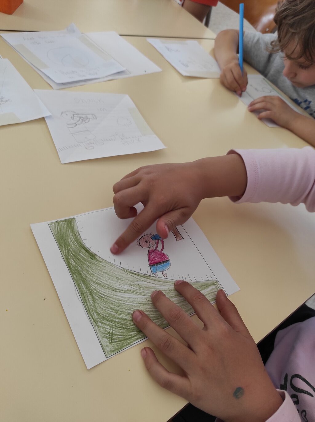 Shark in the Park em playEnglish