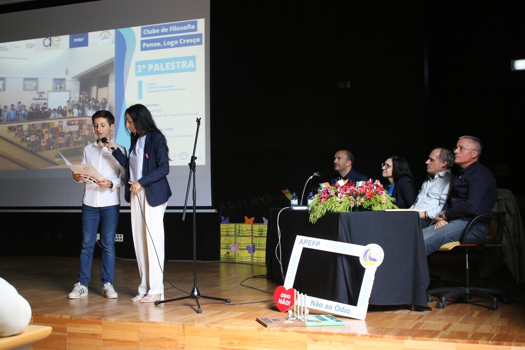 Direção Geral da Educação marca presença nos Clubes de Filosofia