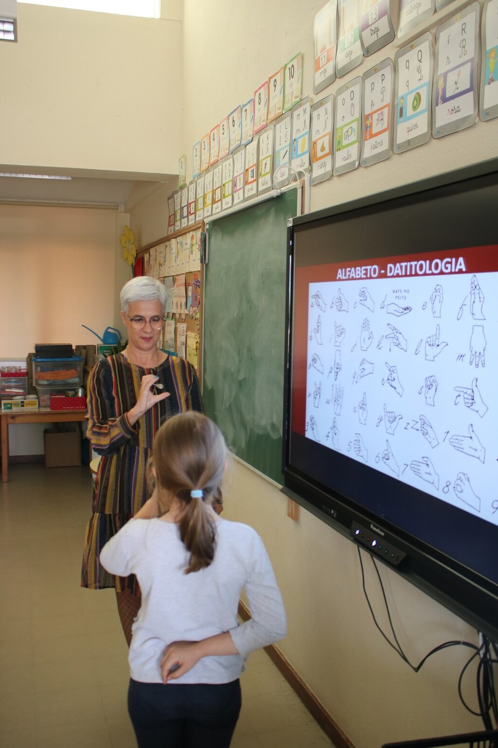 "E se falássemos com as mãos?”