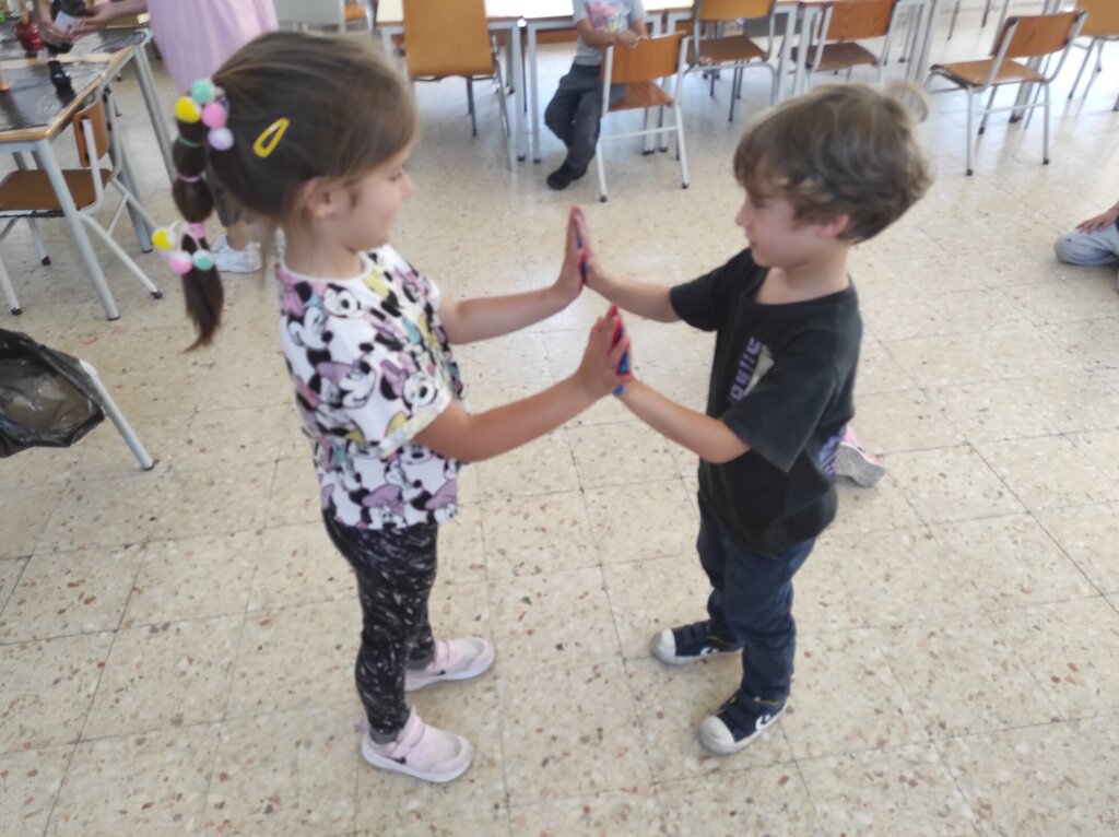 Mãos que mudam de cor em Cria&Explora