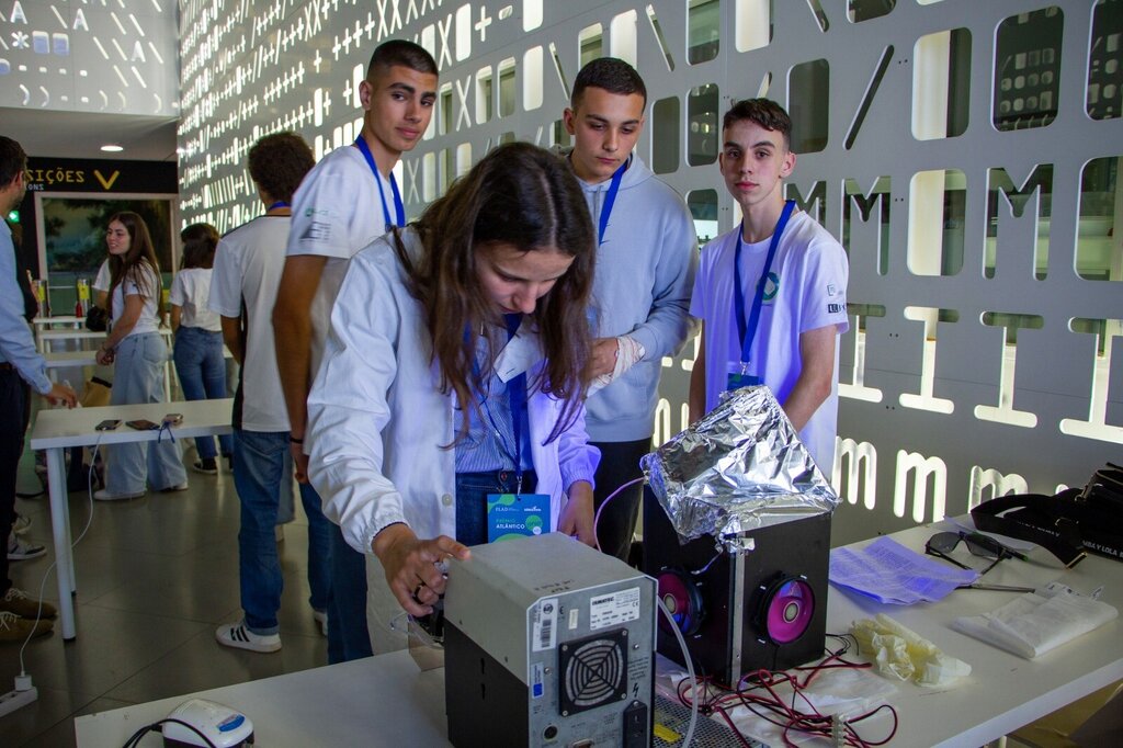 Alunos do Agrupamento de Escolas da Maia na final do concurso Atlântico Júnior