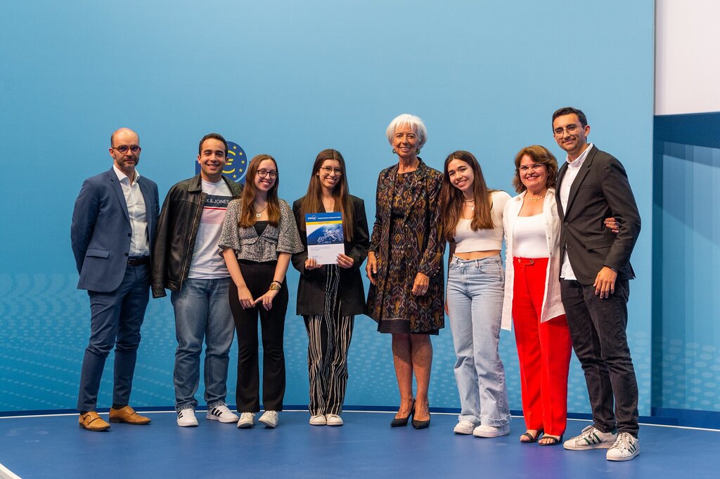 A equipa da Escola Secundária da Maia – Frankfurtos – no Banco Central Europeu