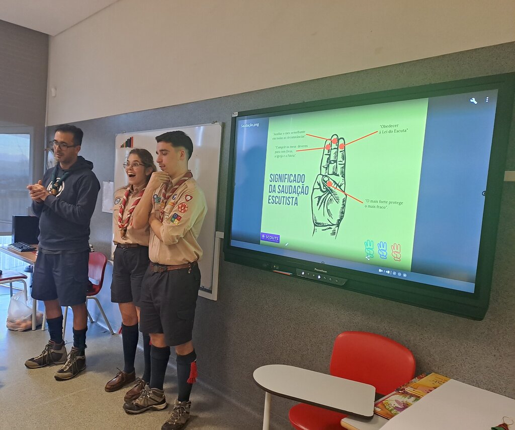 Escuteiros dão aula das AEC