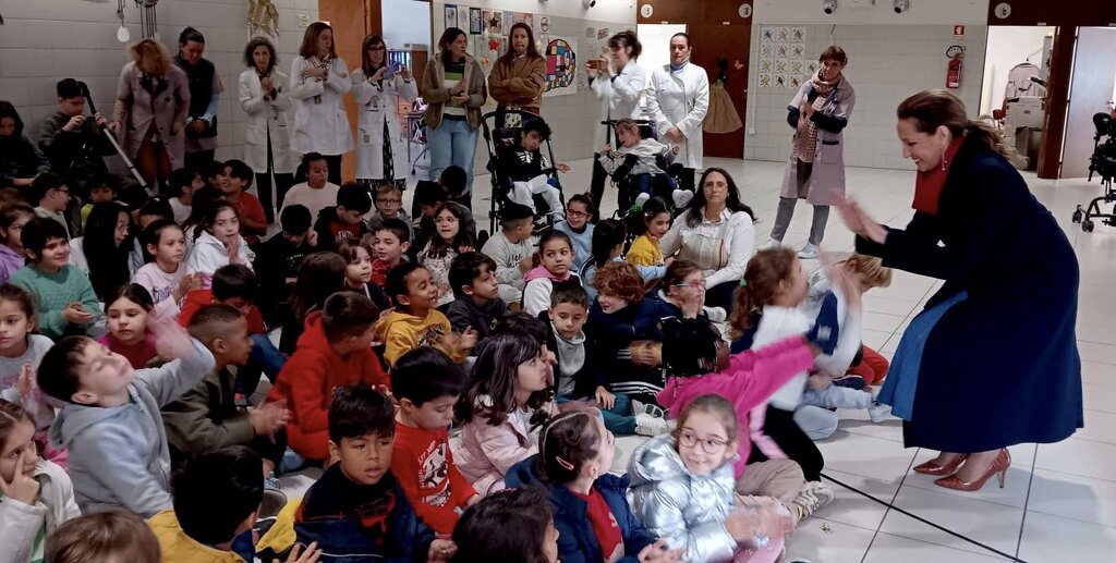 Visita à Escola Básica D. Manuel II: A Árvore do Futuro e Mensagens de Esperança