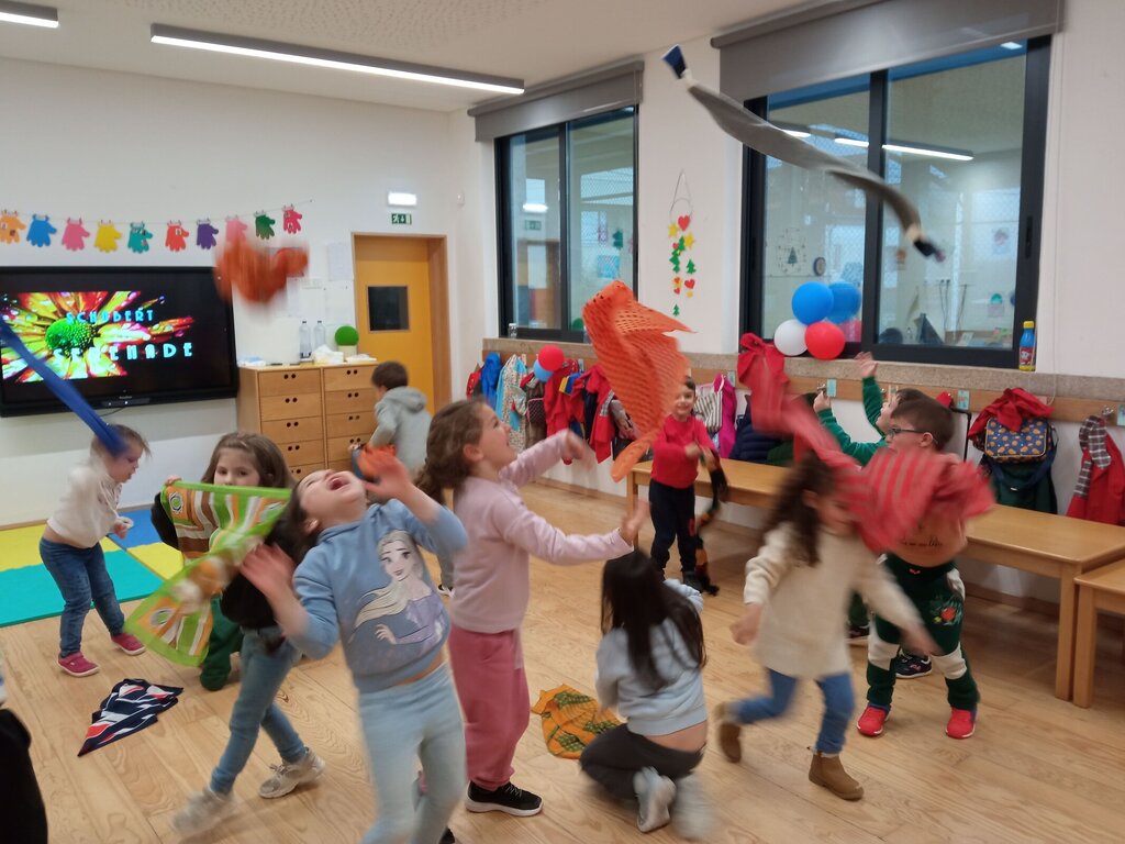 Dançar, Construir e Imaginar: A Magia da Música na EB Ferreiró
