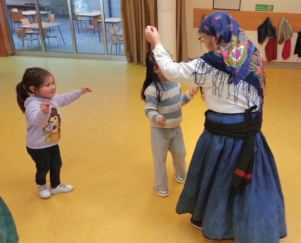Dança e Tradição enchem de alegria o Jardim de Infância de Ferronho