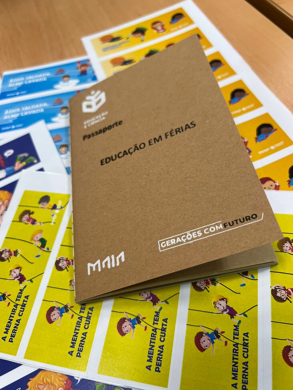 De passaporte na mão "rumo à aventura"