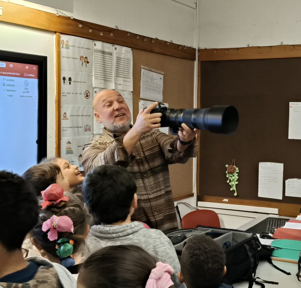 Fotógrafo Mundial do Surf Inspira alunos na EB da Giesta