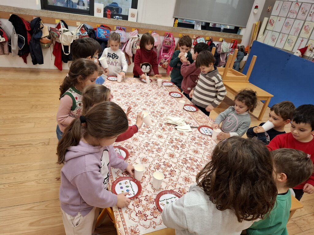 Play English: Aprender Inglês à Mesa, com Sorrisos e Diversão